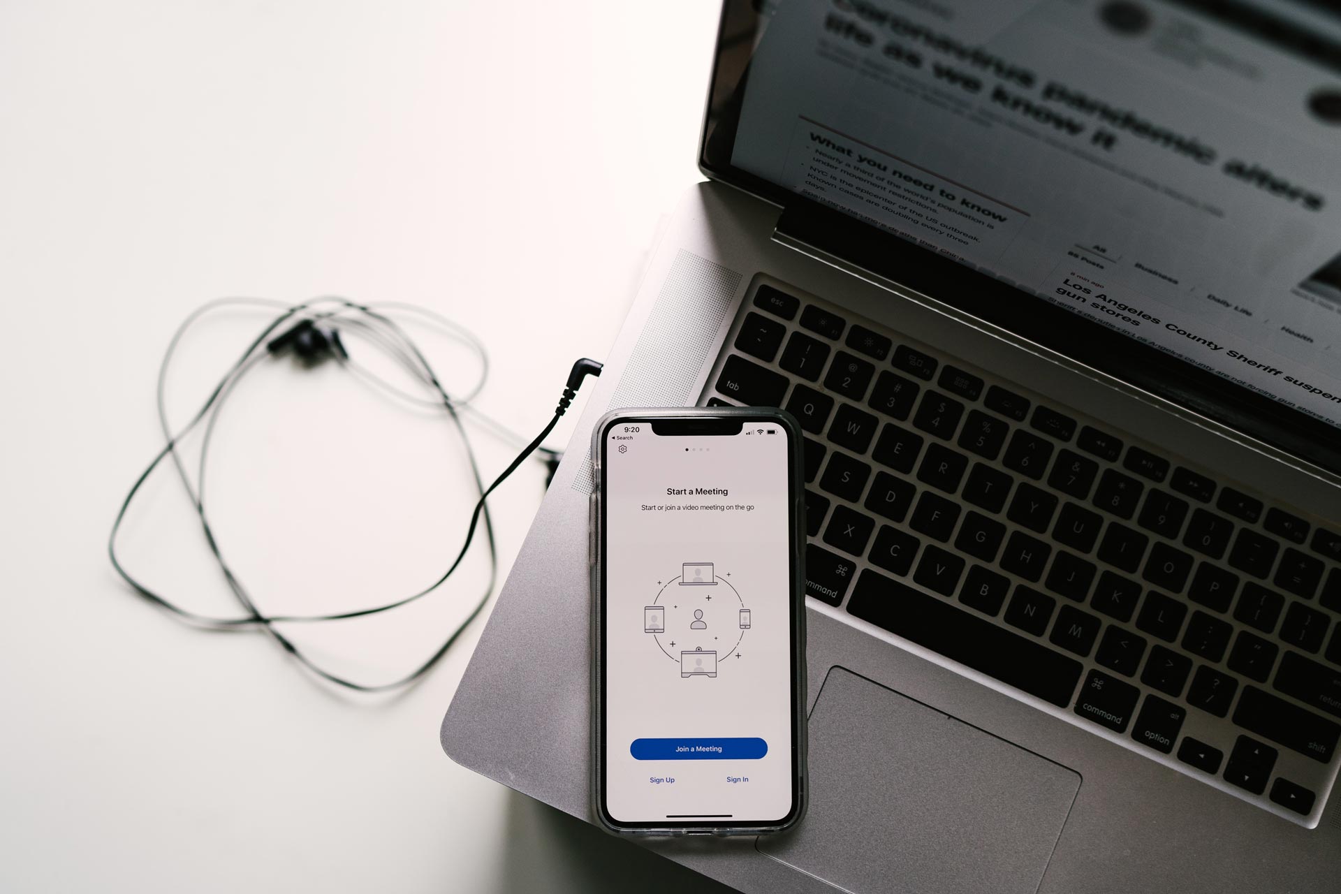 新商品を発表します。